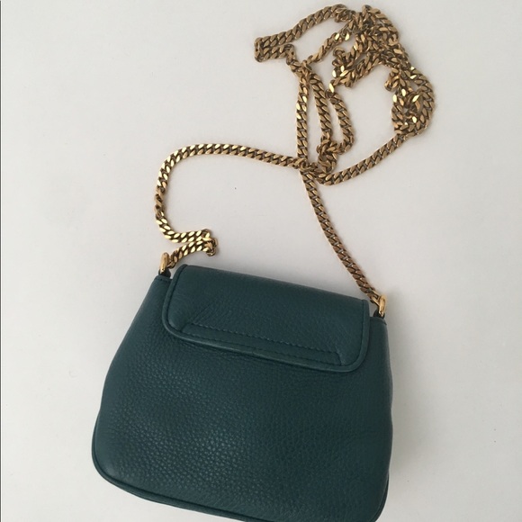 X SOLD X Authentic Gucci, small green bag with classic gold hardware and chain. - Picture 2 of 9